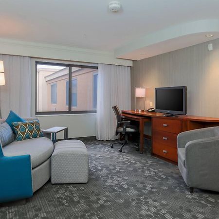Courtyard By Marriott Las Vegas Stadium Area Екстер'єр фото