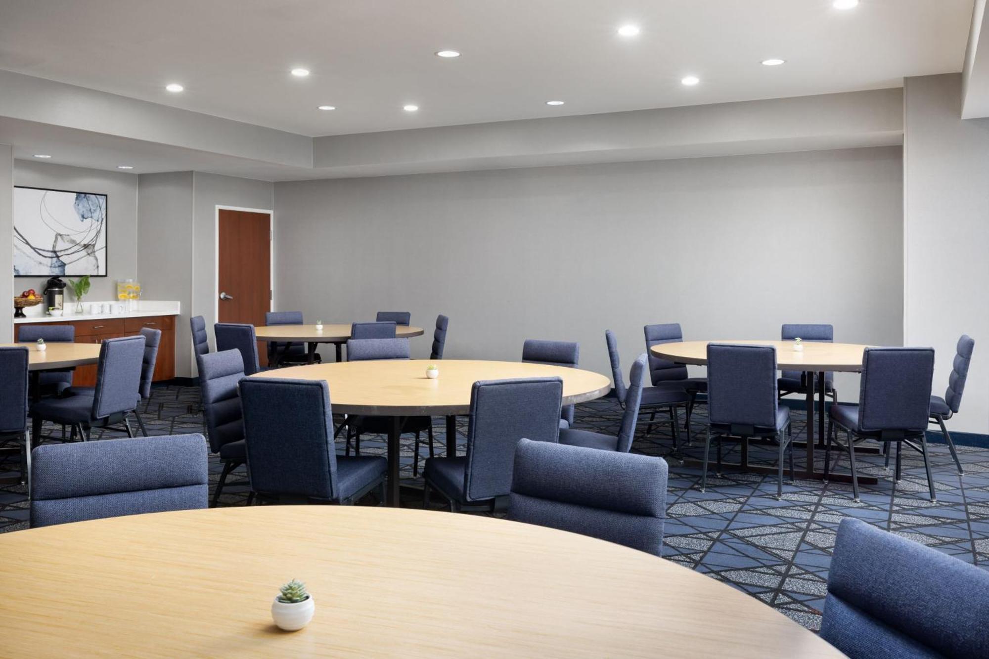Courtyard By Marriott Las Vegas Stadium Area Екстер'єр фото