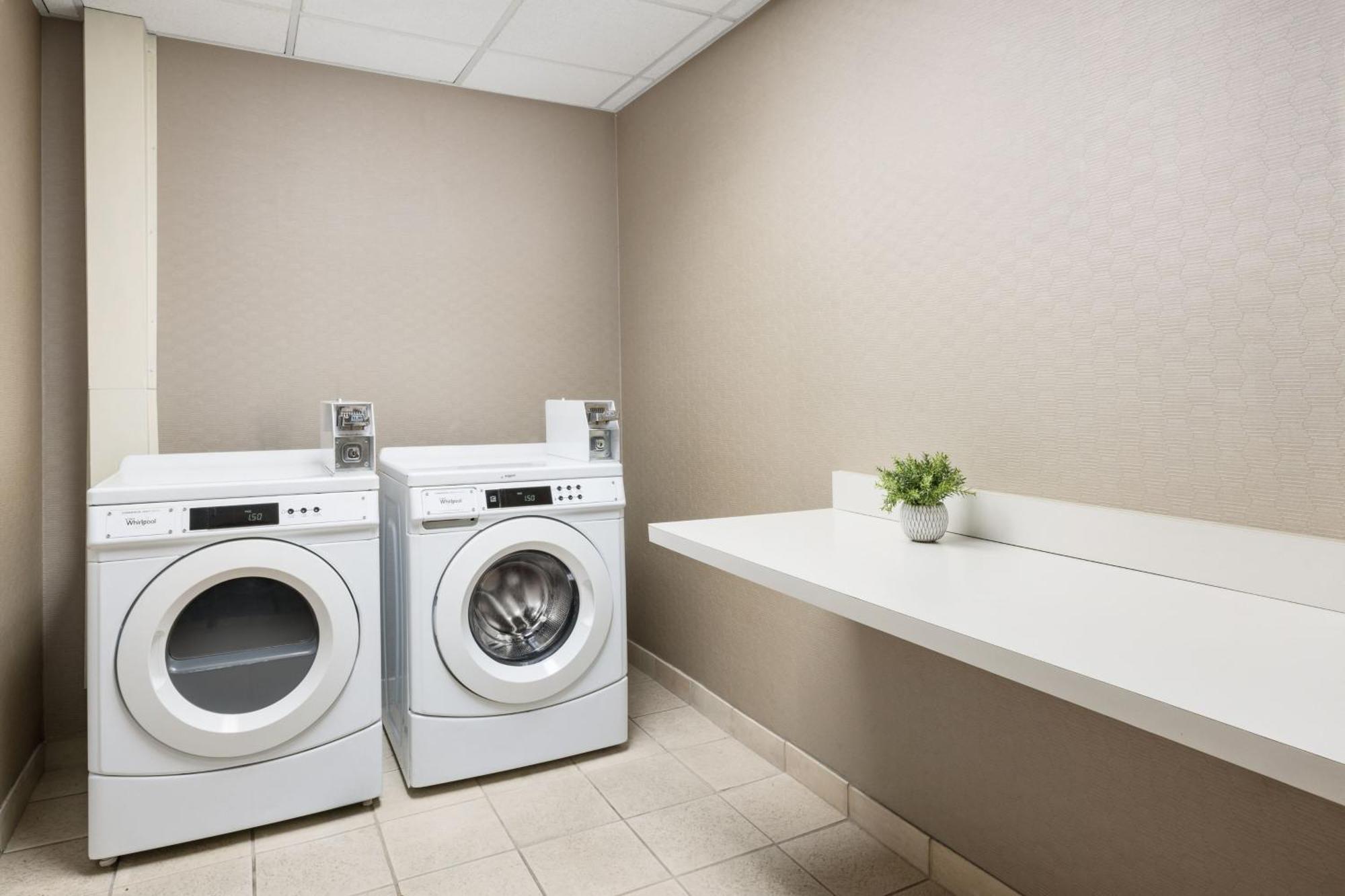 Courtyard By Marriott Las Vegas Stadium Area Екстер'єр фото