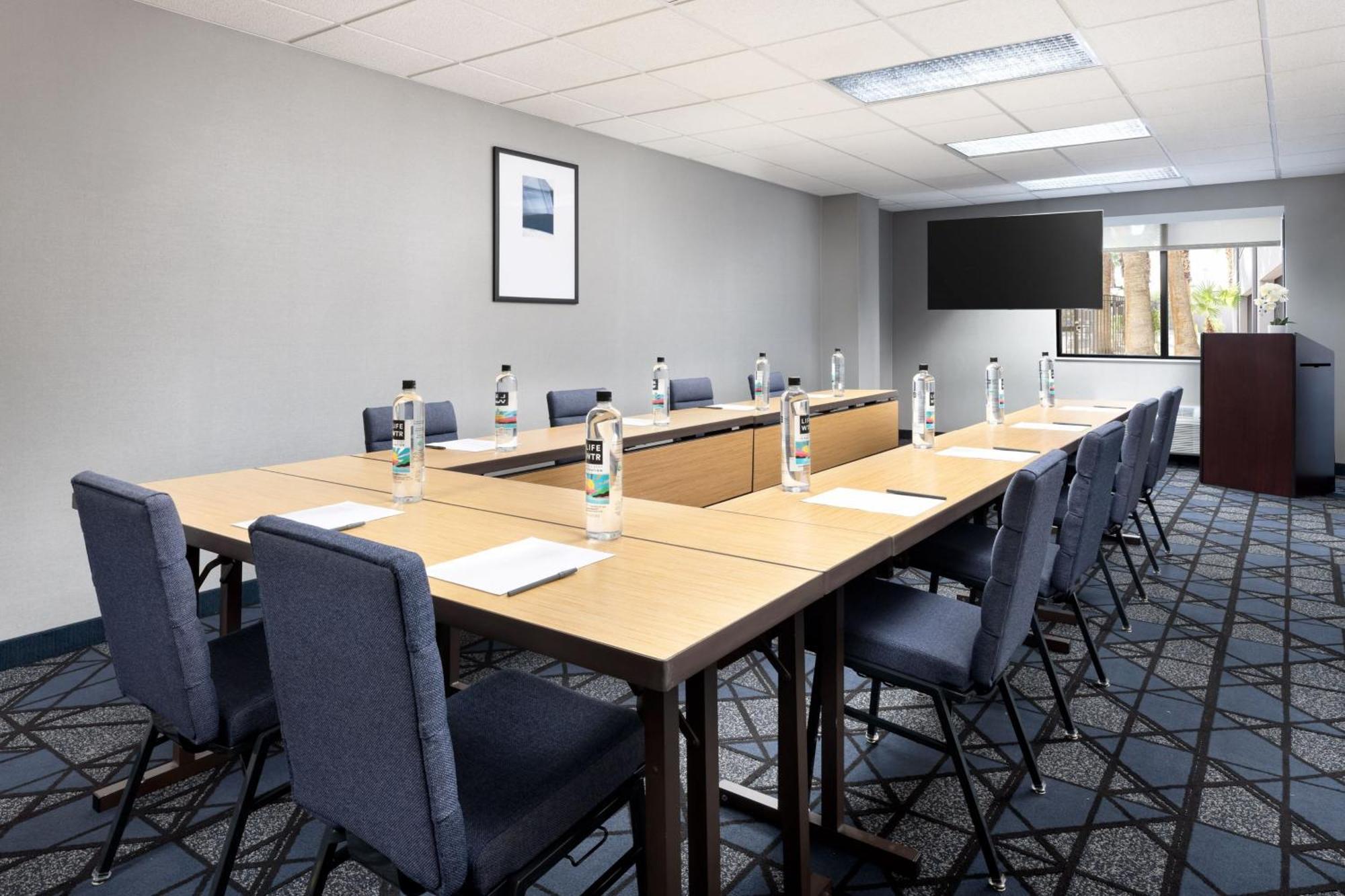 Courtyard By Marriott Las Vegas Stadium Area Екстер'єр фото