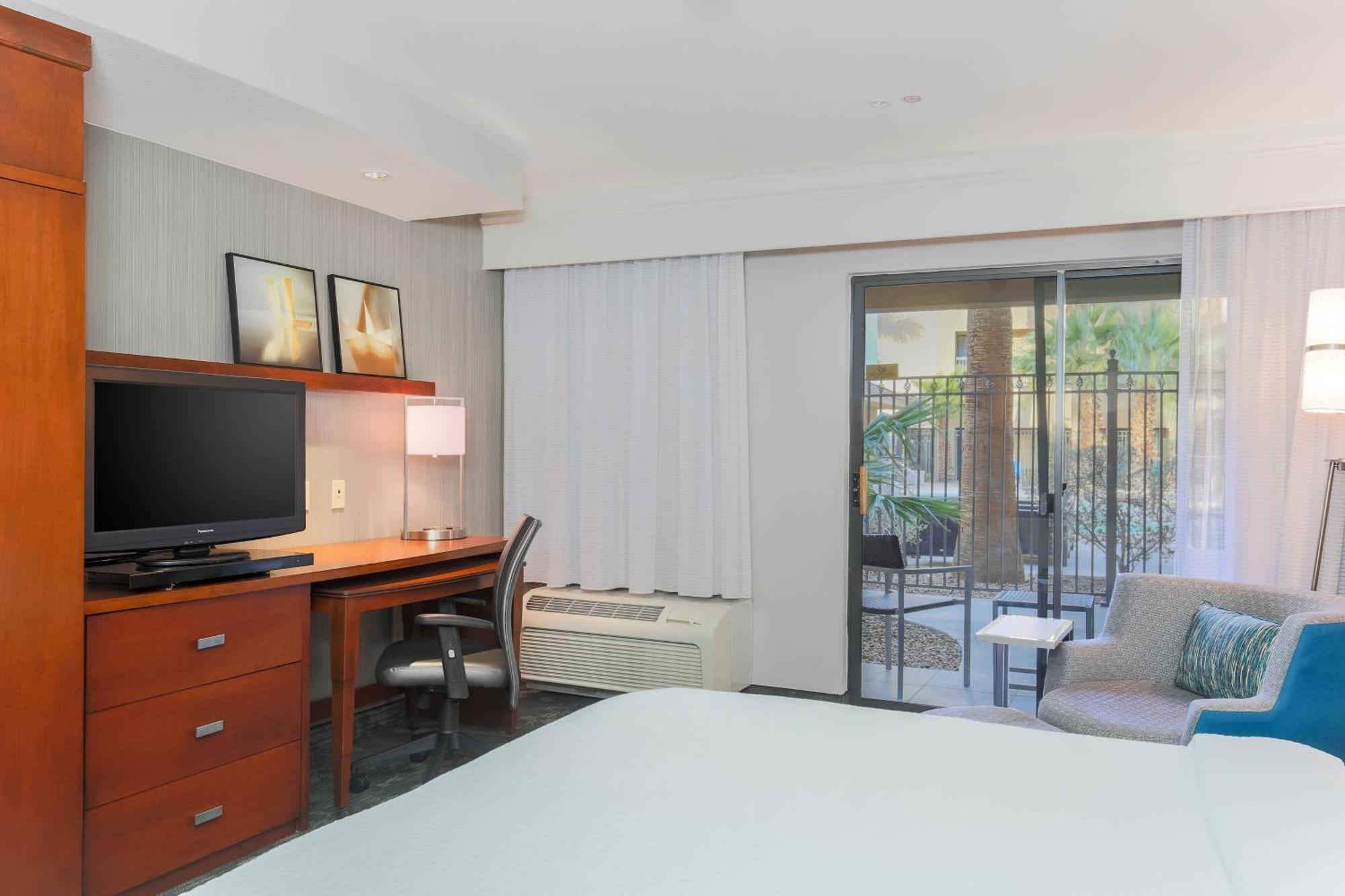 Courtyard By Marriott Las Vegas Stadium Area Екстер'єр фото